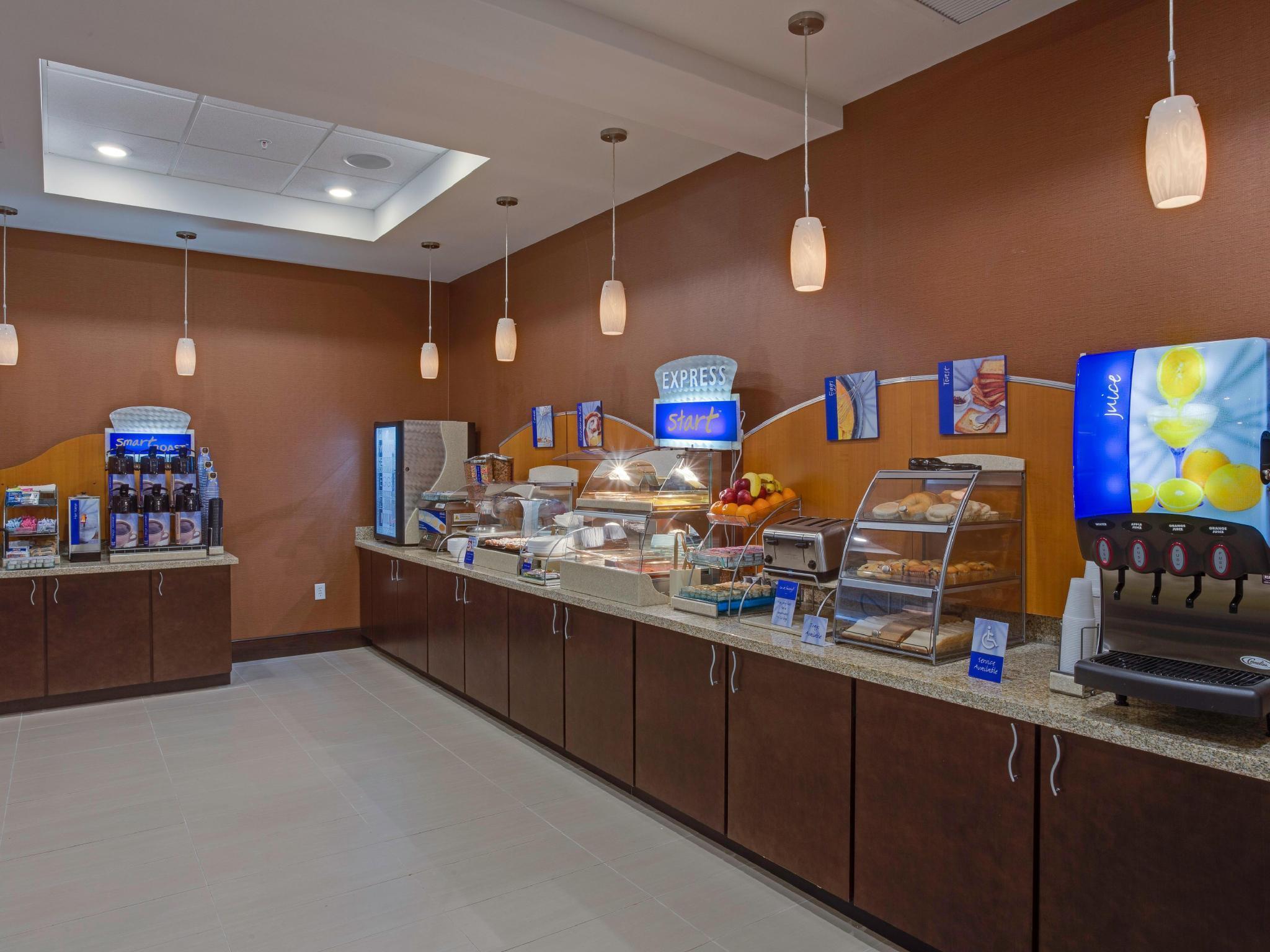 Holiday Inn Express Hotel & Suites Orlando East-Ucf Area By Ihg Alafaya Exterior foto